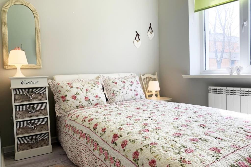 Cozy Apartment In A Historical Town Sillamäe Kültér fotó